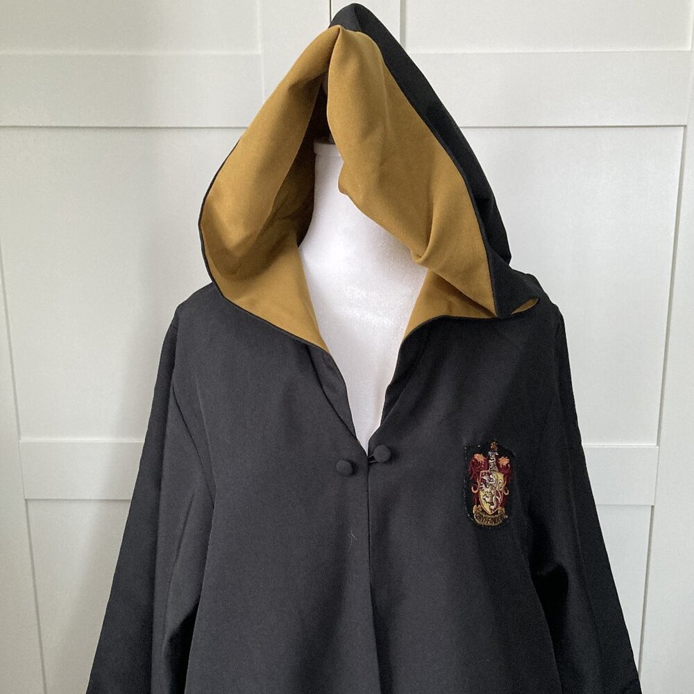 Hufflepuff Confused Robe With Gryffindor Badge Universal Studios
